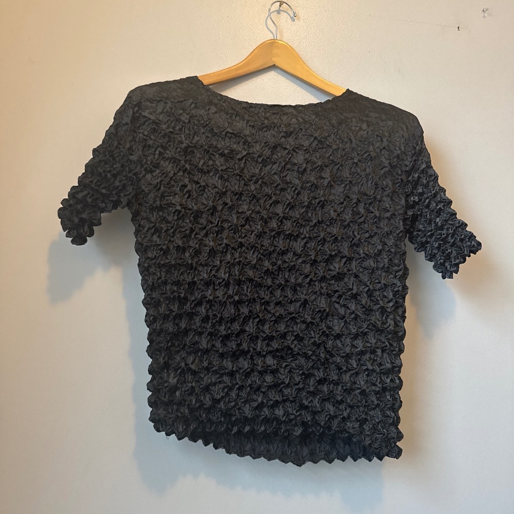 One-size-fits-all popcorn/bubble shirt